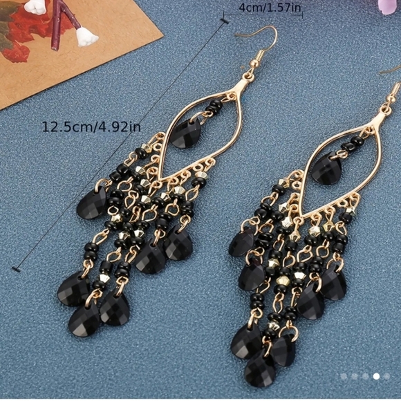 Hollow Leaf Black Dangle Earrings - Picture 5 of 6